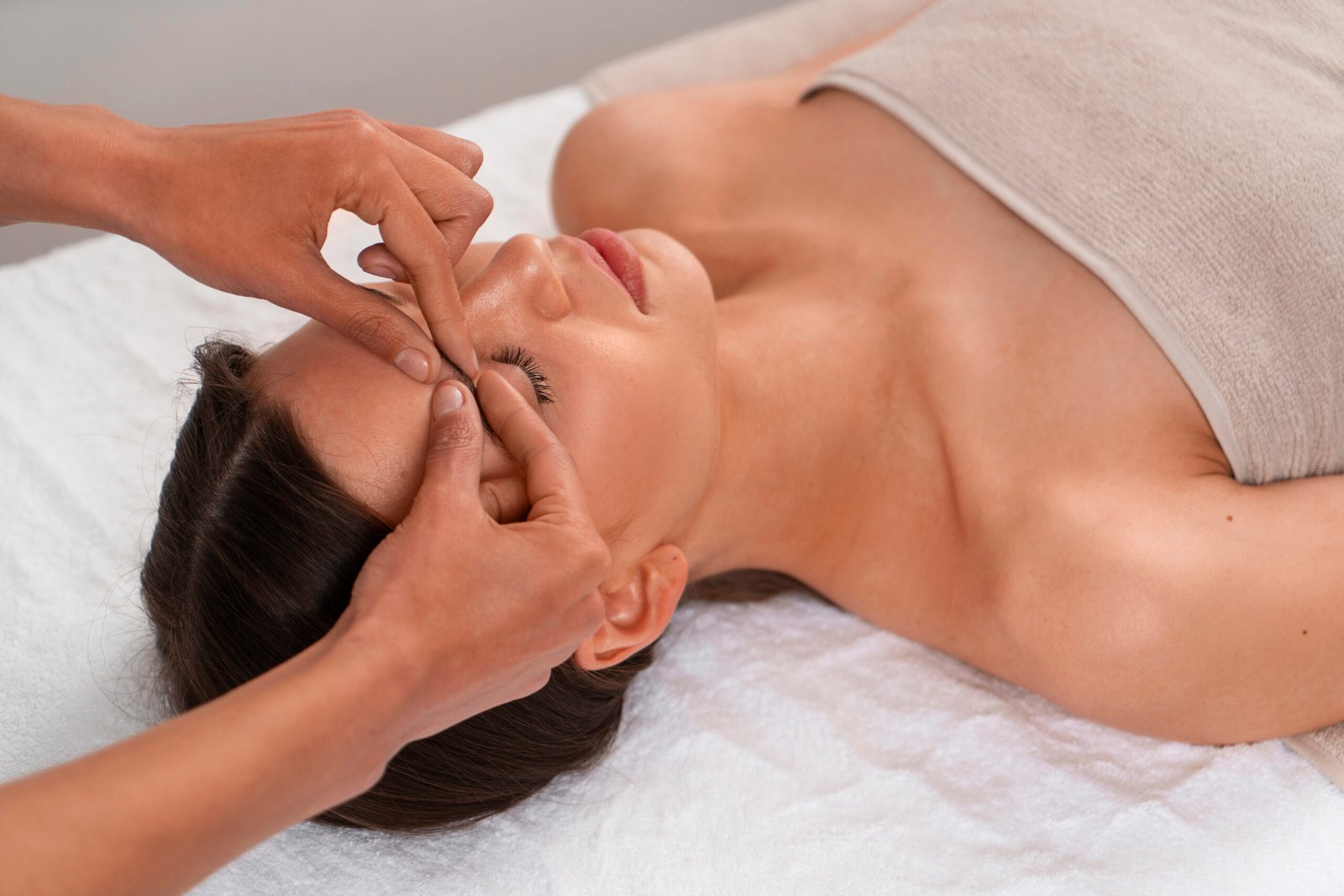 Limpeza de Pele Anti-Acne no Porto: Como Eliminar Cravos e Espinhas Definitivamente